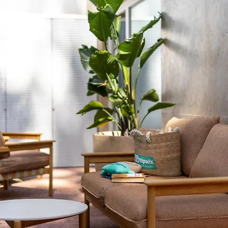 Chic 1-bedroom Townhouse Near The Historic Centre ליסבון