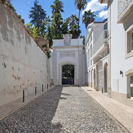 בית נופש Chic 1-bedroom Townhouse Near The Historic Centre *